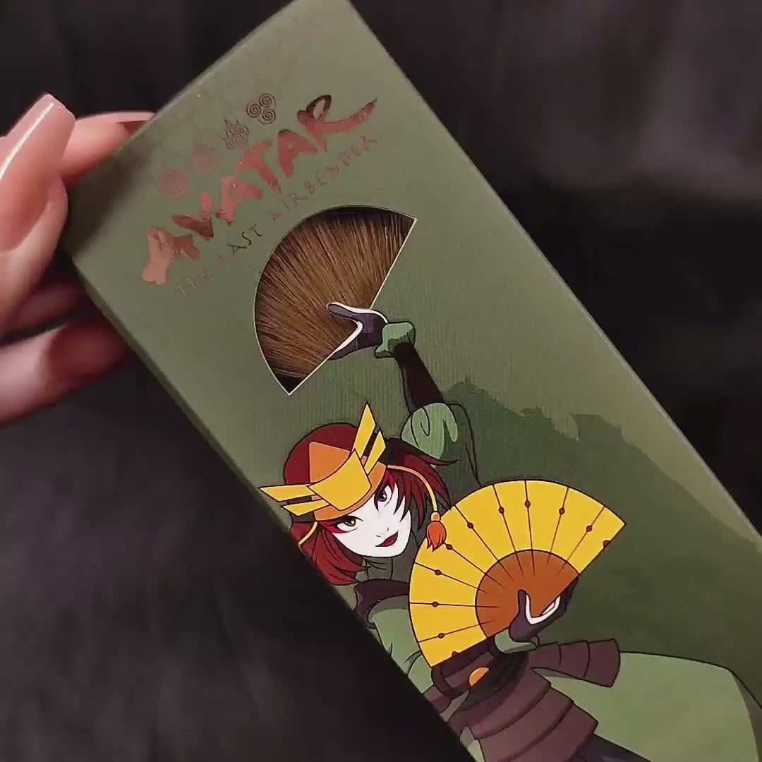 Load video: Suki Fan Brush