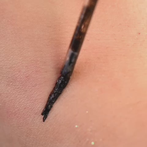 Load video: Gunter Liquid Eyeliner